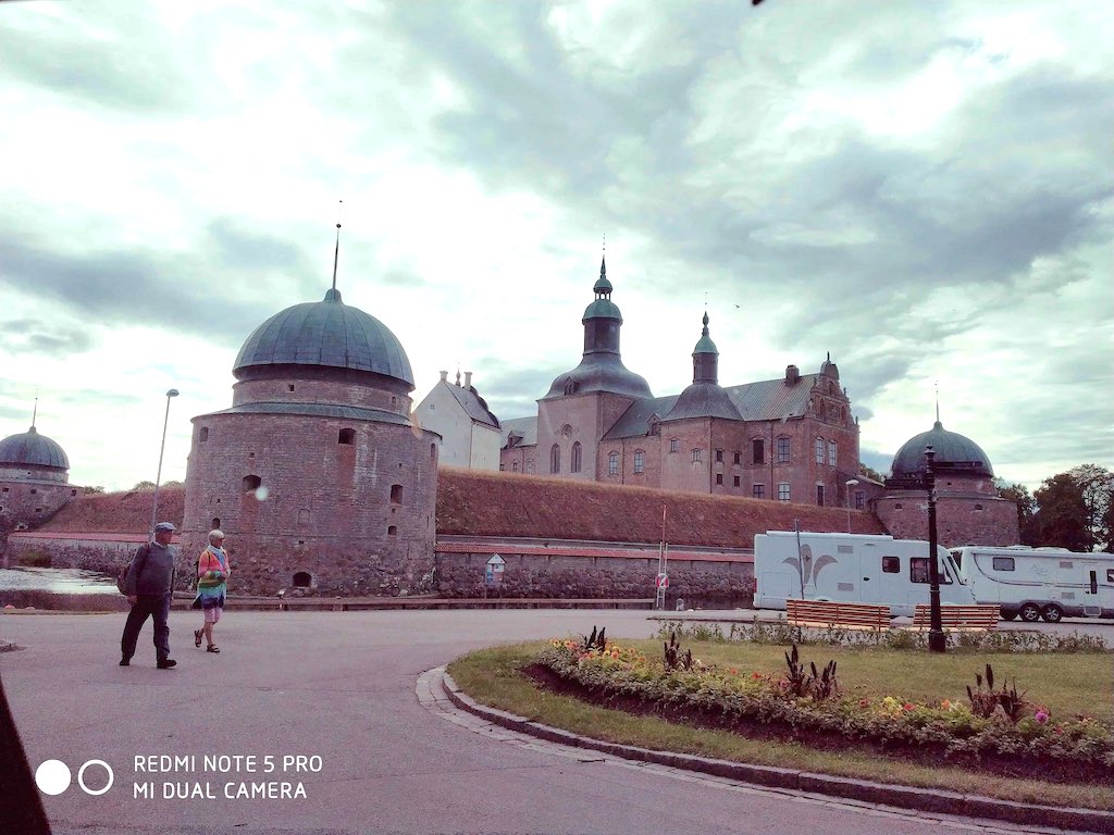 Vadestna Castle1