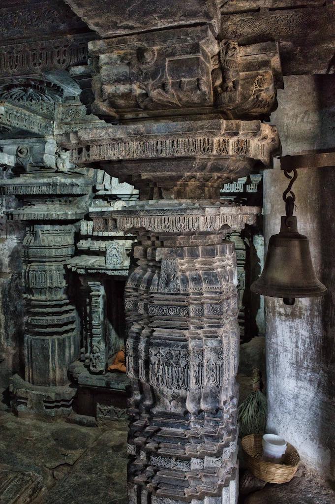 Chandramouleshwara_Columns2