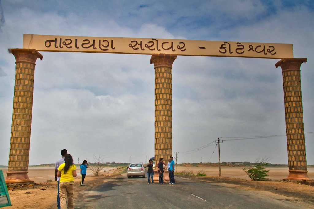 Narayan Sarovar arch