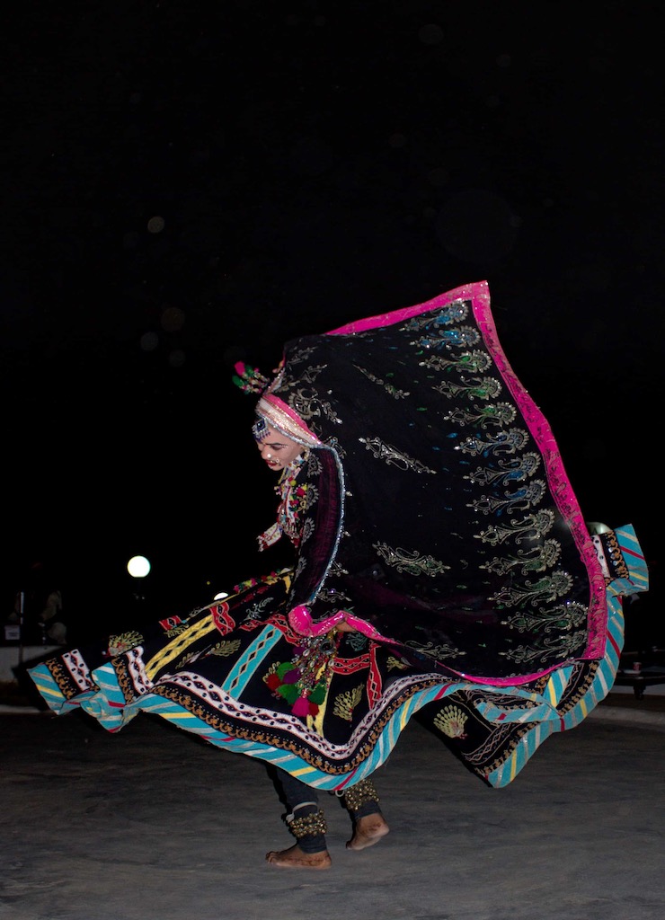 Sam sand Dues_Folk dance4