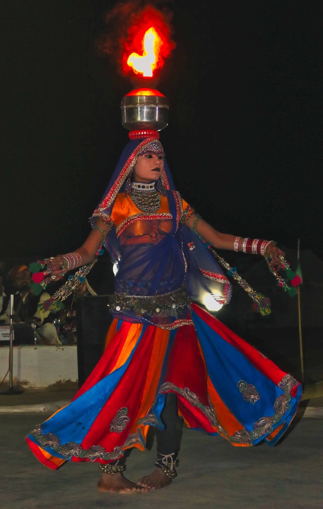 Sam sand Dues_Folk dance8