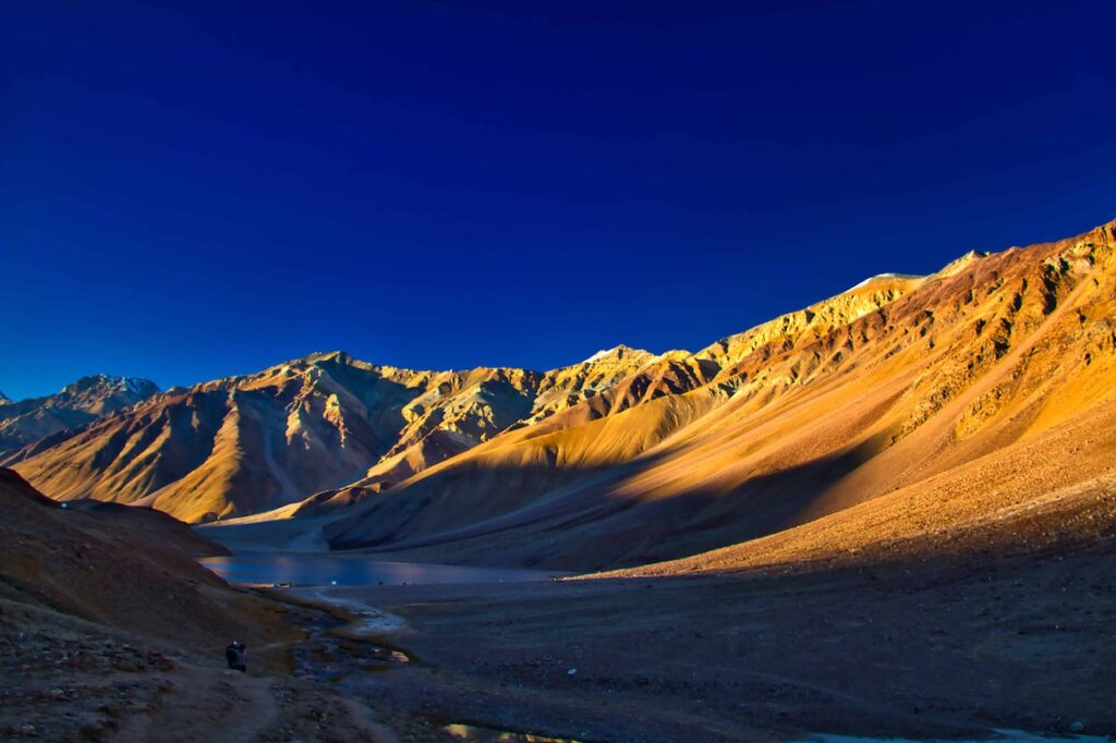 Leaving Leaving the lake as the sun sets