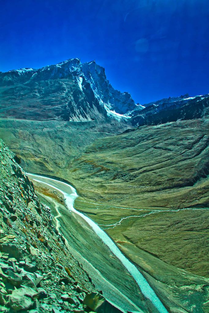 The Chenab and the mountains are breathtaking to watch The Chenab and the mountains are breathtaking to watch