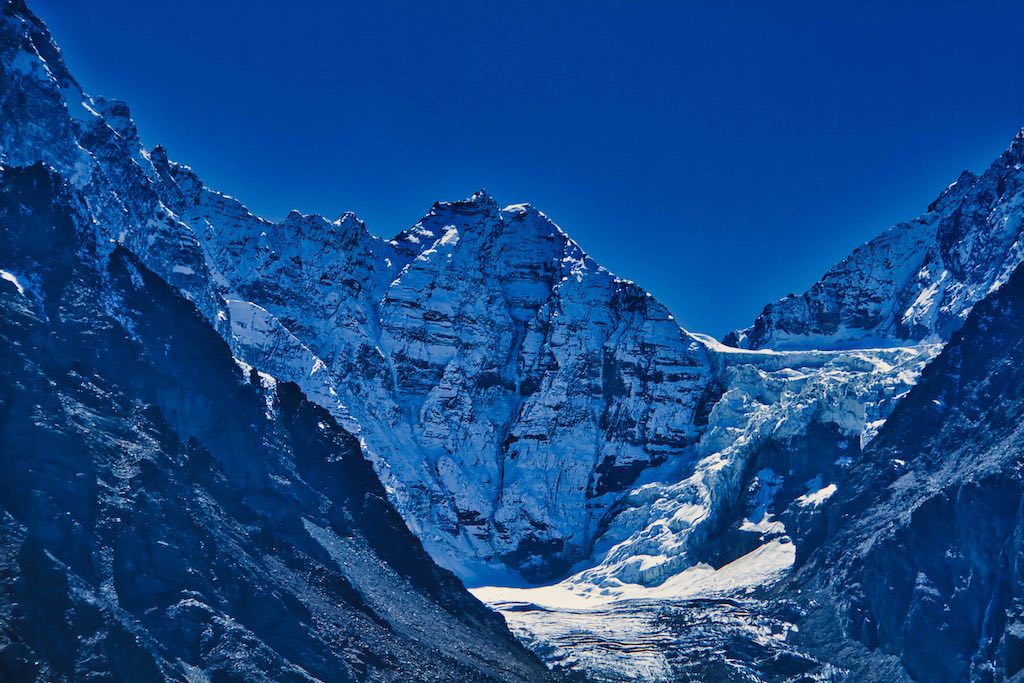 Snow clad peaks of Chandrabhaga Snow clad peaks of Chandrabhaga