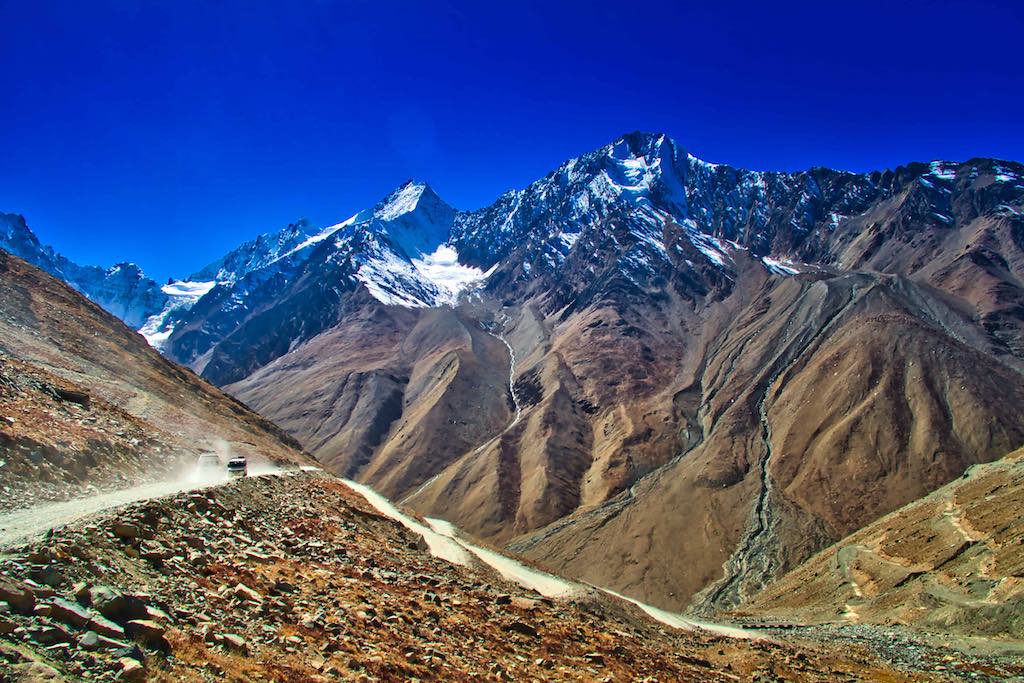 The dangerous bends of Kunzum Pass The dangerous bends of Kunzum Pass