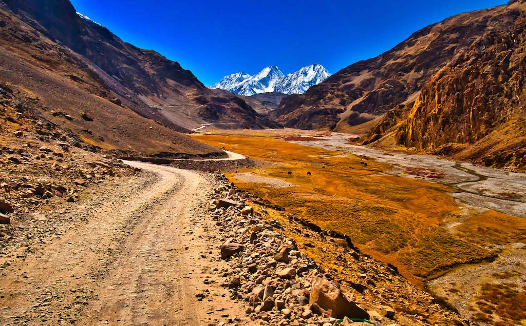 Nearing the Kunzum Pass along the Spiti River Nearing the Kunzum Pass along the Spiti River