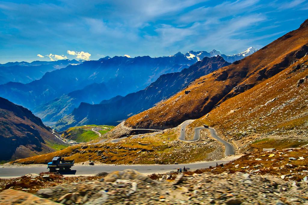 The descent from Rohtang Pass The descent from Rohtang Pass