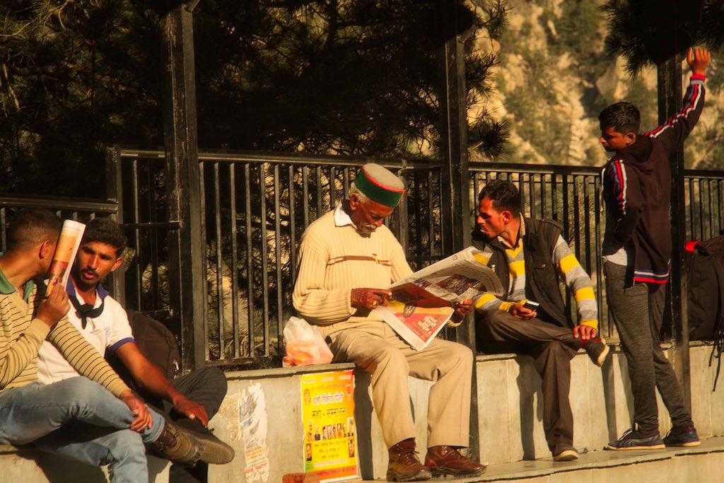 Reckcong Peo - sunning at the bus stand Reckcong Peo - sunning at the bus stand