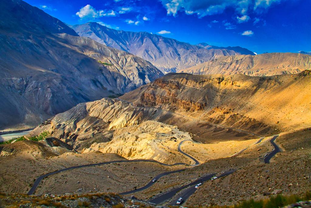 Breathtaking vista as we approach Sumdo Breathtaking vista as we approach Sumdo