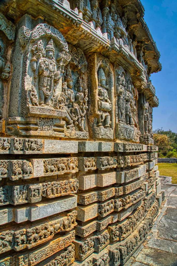 Bands of carvings externally External wall carvings are divided into bands