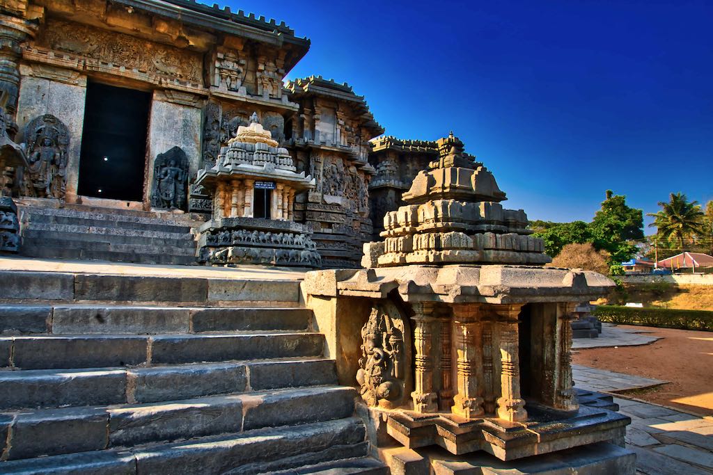 Hoysaleshwar Temple - Entrance Hoysaleshwar Temple - Entrance