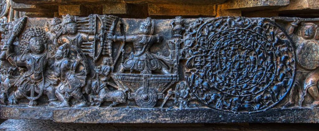 Abhimanyu fighting inside the Chakravyuh Abhimanyu fighting inside the Chakravyuh