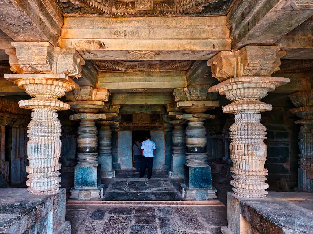 Pillars with amazing geometrical designs