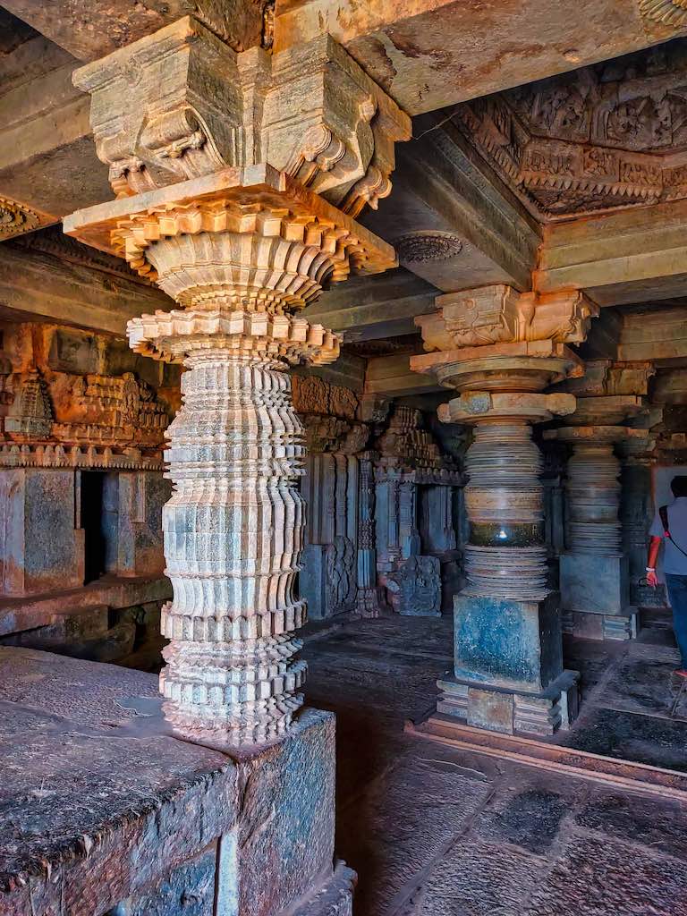 Exquisite lathe-turned pillars