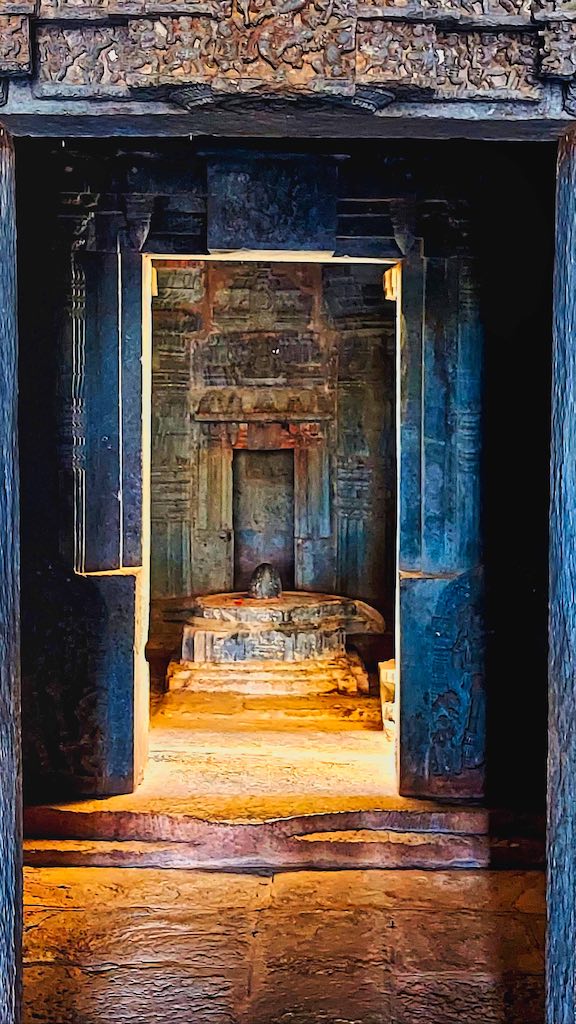 The missing murti has been replaced by a Shiva linga