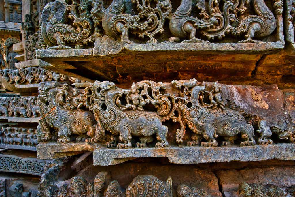 Makara carvings