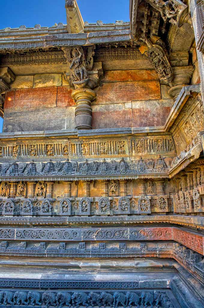 The bands on the exteriors; the madanikas can be seen under the roof eaves