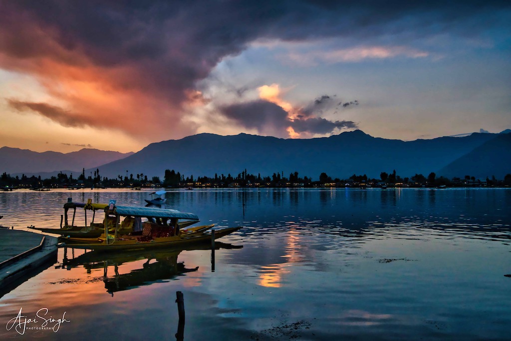 Sunset on the Dal Lake