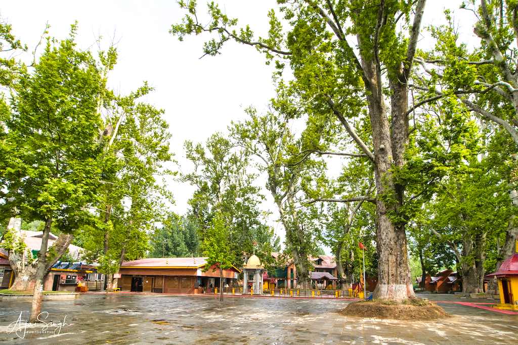 Kheer Bhawani Temple complex