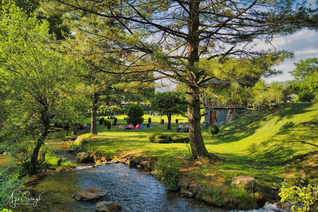 Kokernag Gardens