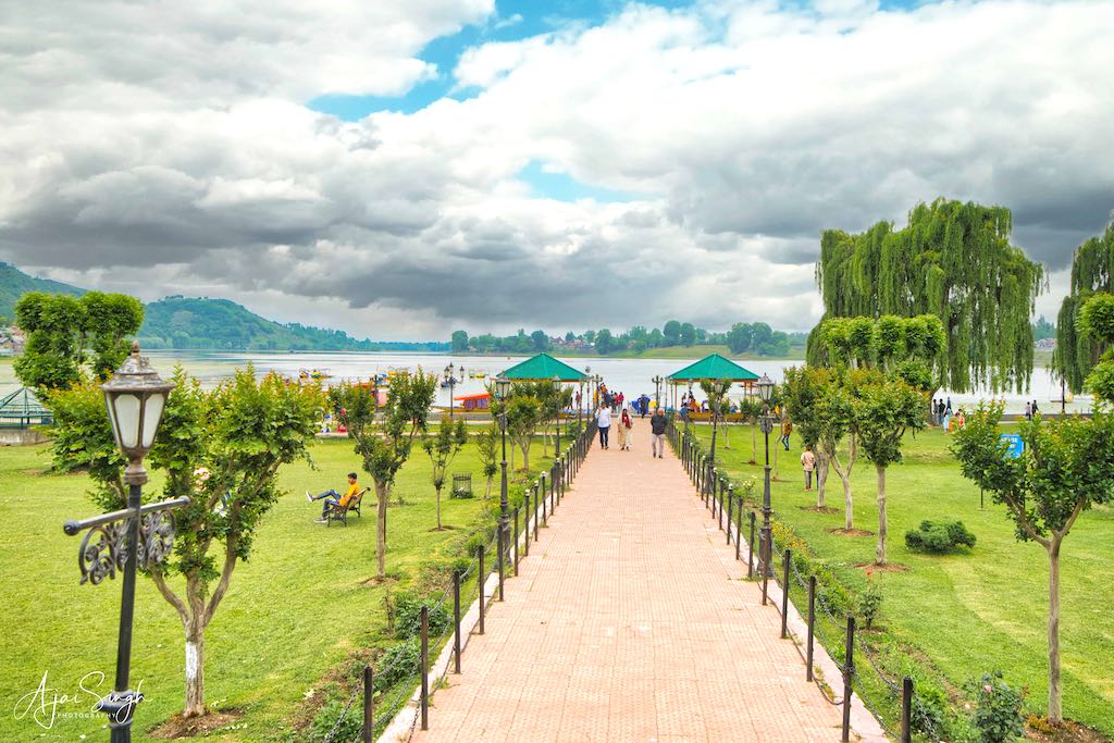 Manasbal lake and gardens