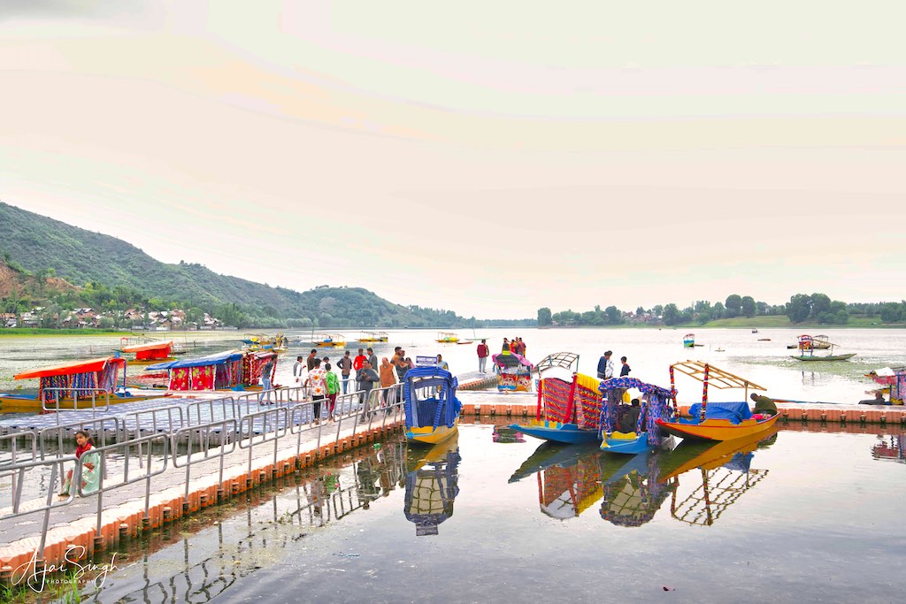 Shikaras on Manasbal lake