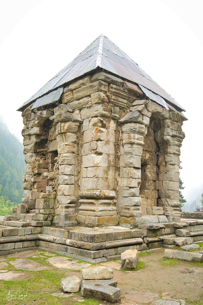 Naranag shrines