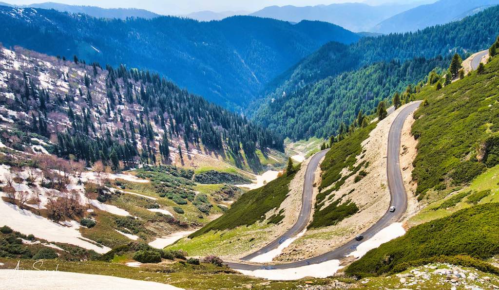 Picturesque road to Sinthan Top