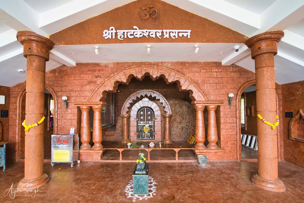 The mandapa and garbh griha